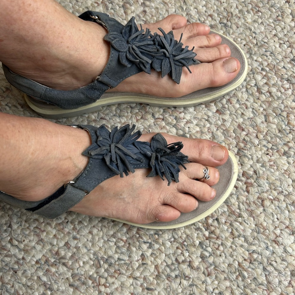 IGI & Co. Slate Blue/Gray Suede Italian-made Floral Fringe Women's Sandals 37
